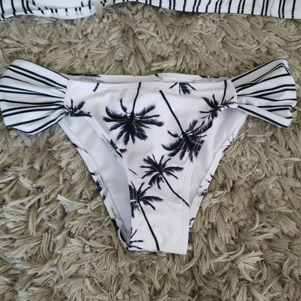 Bathing Suit - Picture 4 of 8